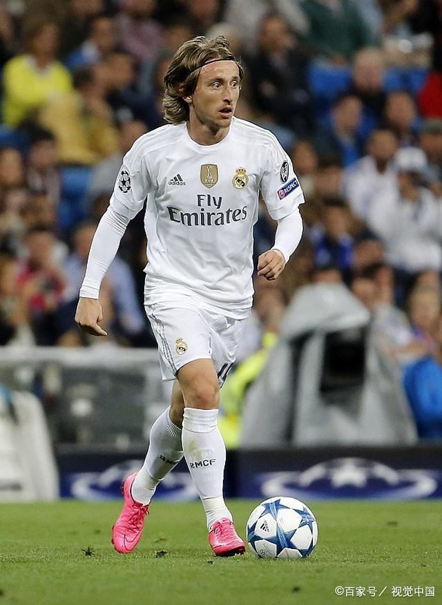 心念老东家！奥斯卡社媒晒照观看海港vs柔佛亚冠比赛