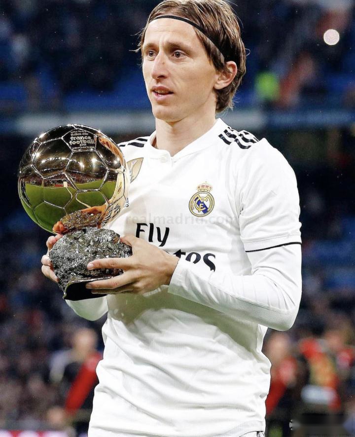 活塞队记：艾维今天可以出战，此前被列入出战成疑名单